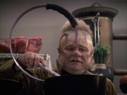 extant_StarTrek_VOY_6x07-DragonsTeeth_02024.jpg