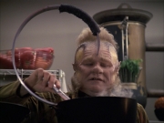 extant_StarTrek_VOY_6x07-DragonsTeeth_02025.jpg