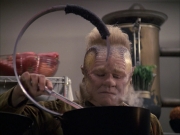 extant_StarTrek_VOY_6x07-DragonsTeeth_02026.jpg