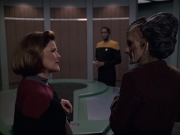extant_StarTrek_VOY_6x07-DragonsTeeth_02129.jpg
