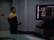 extant_StarTrek_VOY_6x07-DragonsTeeth_02152.jpg
