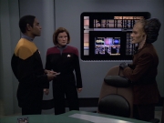 extant_StarTrek_VOY_6x07-DragonsTeeth_02158.jpg