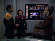 extant_StarTrek_VOY_6x07-DragonsTeeth_02159.jpg