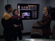 extant_StarTrek_VOY_6x07-DragonsTeeth_02163.jpg
