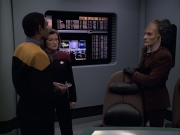 extant_StarTrek_VOY_6x07-DragonsTeeth_02166.jpg