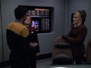 extant_StarTrek_VOY_6x07-DragonsTeeth_02168.jpg