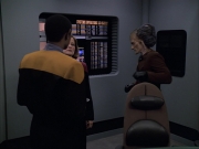 extant_StarTrek_VOY_6x07-DragonsTeeth_02170.jpg