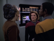 extant_StarTrek_VOY_6x07-DragonsTeeth_02177.jpg