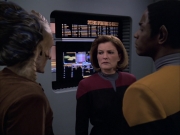 extant_StarTrek_VOY_6x07-DragonsTeeth_02179.jpg