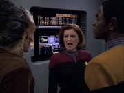 extant_StarTrek_VOY_6x07-DragonsTeeth_02180.jpg