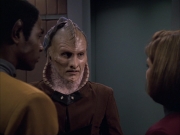 extant_StarTrek_VOY_6x07-DragonsTeeth_02182.jpg