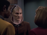 extant_StarTrek_VOY_6x07-DragonsTeeth_02183.jpg
