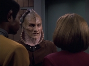 extant_StarTrek_VOY_6x07-DragonsTeeth_02184.jpg