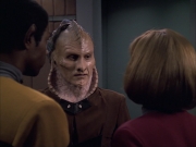 extant_StarTrek_VOY_6x07-DragonsTeeth_02185.jpg