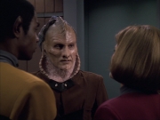 extant_StarTrek_VOY_6x07-DragonsTeeth_02187.jpg