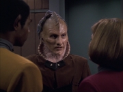 extant_StarTrek_VOY_6x07-DragonsTeeth_02190.jpg