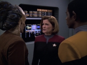 extant_StarTrek_VOY_6x07-DragonsTeeth_02193.jpg