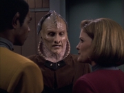 extant_StarTrek_VOY_6x07-DragonsTeeth_02199.jpg