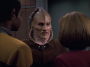 extant_StarTrek_VOY_6x07-DragonsTeeth_02207.jpg