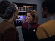 extant_StarTrek_VOY_6x07-DragonsTeeth_02209.jpg