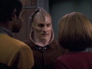 extant_StarTrek_VOY_6x07-DragonsTeeth_02212.jpg