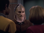 extant_StarTrek_VOY_6x07-DragonsTeeth_02217.jpg