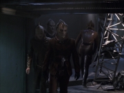 extant_StarTrek_VOY_6x07-DragonsTeeth_02256.jpg