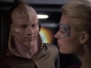 extant_StarTrek_VOY_6x07-DragonsTeeth_02352.jpg