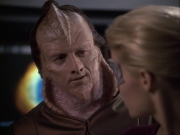 extant_StarTrek_VOY_6x07-DragonsTeeth_02356.jpg