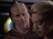 extant_StarTrek_VOY_6x07-DragonsTeeth_02357.jpg