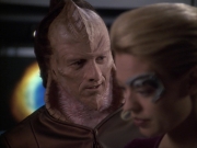 extant_StarTrek_VOY_6x07-DragonsTeeth_02358.jpg