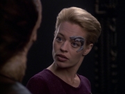 extant_StarTrek_VOY_6x07-DragonsTeeth_02380.jpg