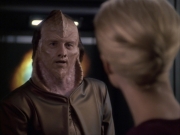 extant_StarTrek_VOY_6x07-DragonsTeeth_02436.jpg