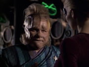 extant_StarTrek_VOY_6x07-DragonsTeeth_02468.jpg