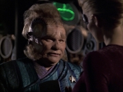 extant_StarTrek_VOY_6x07-DragonsTeeth_02496.jpg