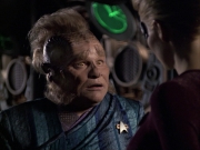 extant_StarTrek_VOY_6x07-DragonsTeeth_02506.jpg