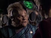 extant_StarTrek_VOY_6x07-DragonsTeeth_02507.jpg