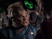 extant_StarTrek_VOY_6x07-DragonsTeeth_02508.jpg