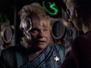 extant_StarTrek_VOY_6x07-DragonsTeeth_02509.jpg