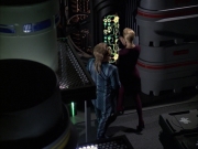 extant_StarTrek_VOY_6x07-DragonsTeeth_02529.jpg