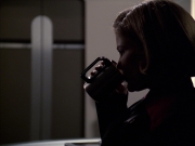 extant_StarTrek_VOY_6x07-DragonsTeeth_02540.jpg