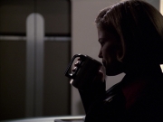 extant_StarTrek_VOY_6x07-DragonsTeeth_02542.jpg