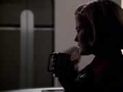 extant_StarTrek_VOY_6x07-DragonsTeeth_02545.jpg