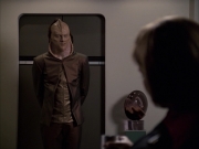 extant_StarTrek_VOY_6x07-DragonsTeeth_02556.jpg