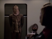 extant_StarTrek_VOY_6x07-DragonsTeeth_02562.jpg