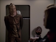 extant_StarTrek_VOY_6x07-DragonsTeeth_02564.jpg