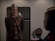 extant_StarTrek_VOY_6x07-DragonsTeeth_02565.jpg