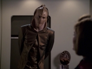 extant_StarTrek_VOY_6x07-DragonsTeeth_02566.jpg