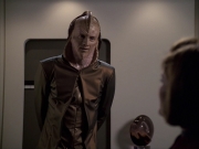 extant_StarTrek_VOY_6x07-DragonsTeeth_02567.jpg