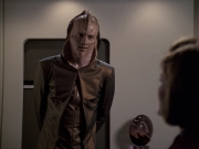 extant_StarTrek_VOY_6x07-DragonsTeeth_02568.jpg